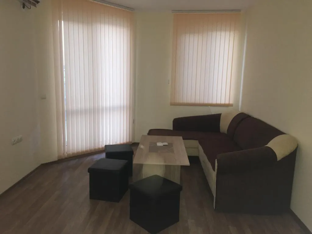 Nikola Apartments 布尔加斯